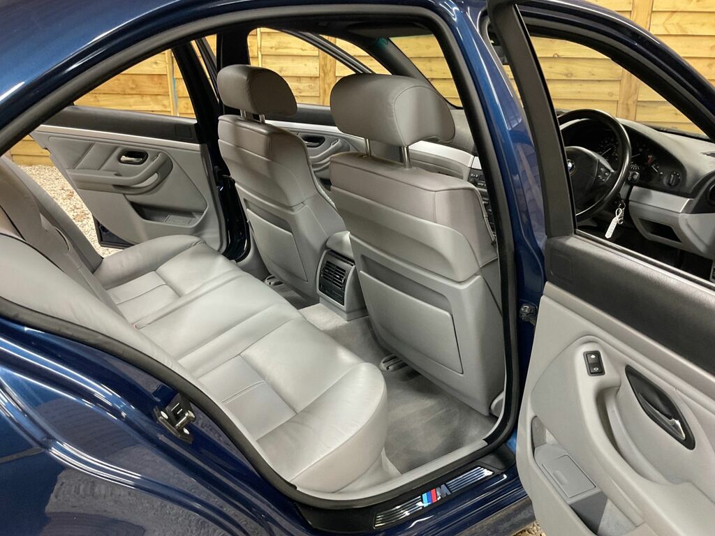 BMW 5 Series Se Black #17