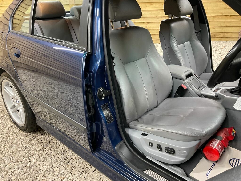 BMW 5 Series Se Black #15
