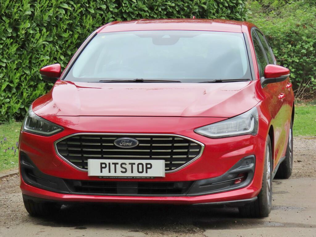 Ford Focus 1.0T Ecoboost Titanium Hatchback Red