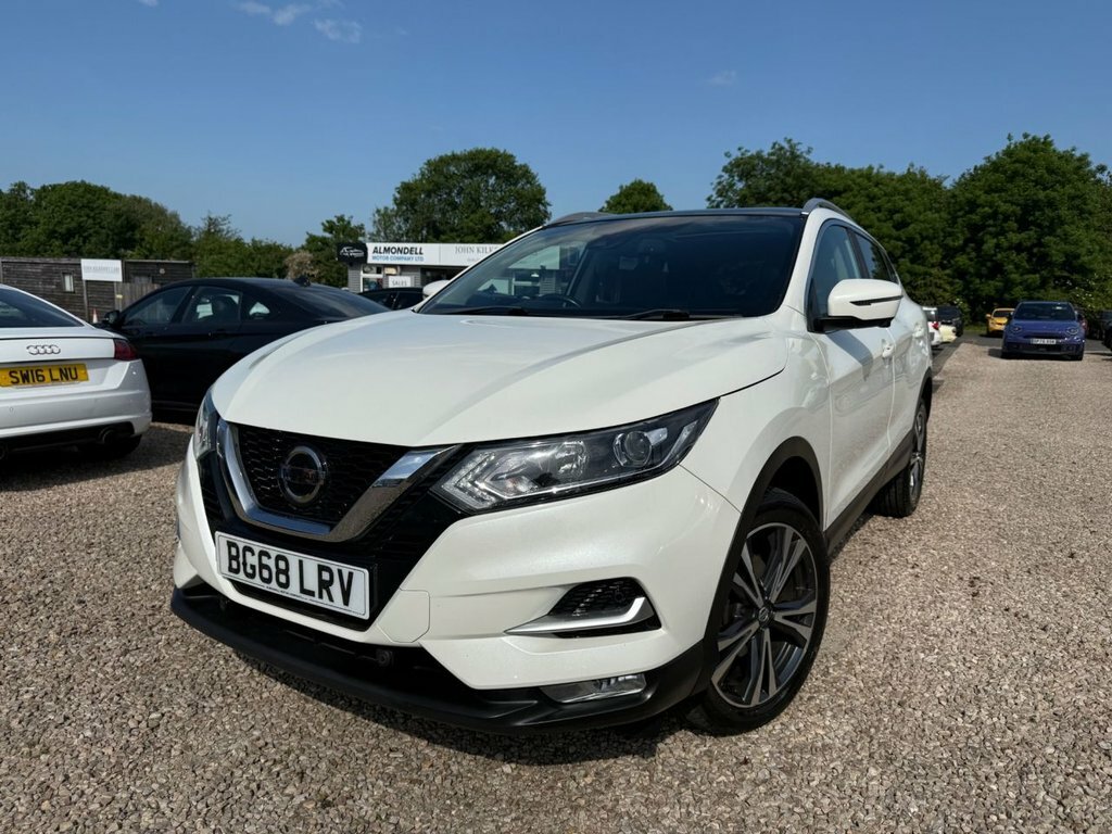 Nissan Qashqai 1.2L N-connecta White