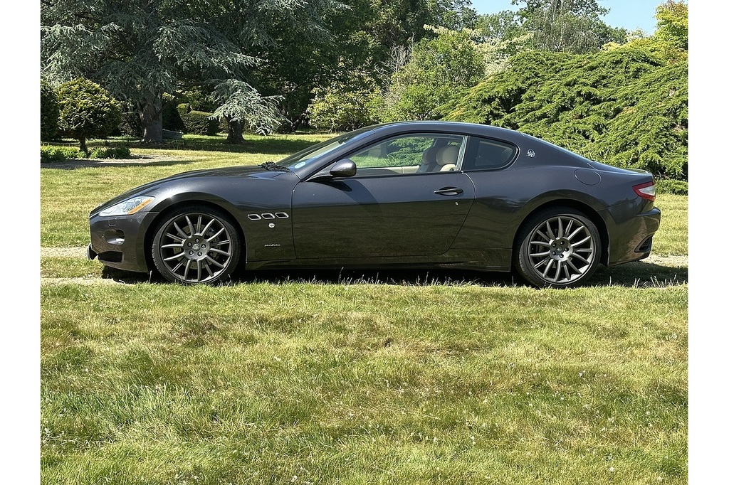 Maserati GranTurismo 4.7L S White #11