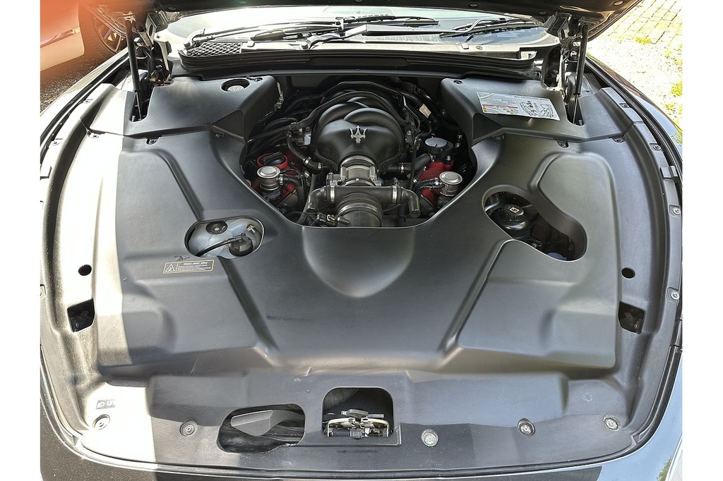 Maserati GranTurismo 4.7L S White #20