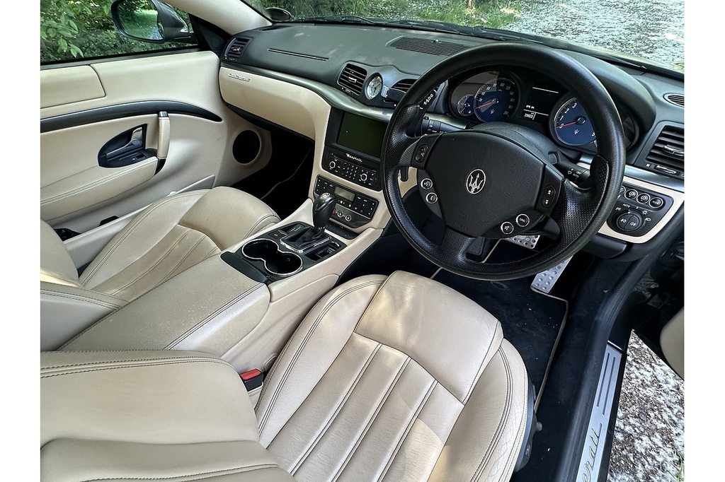 Maserati GranTurismo 4.7L S White #16