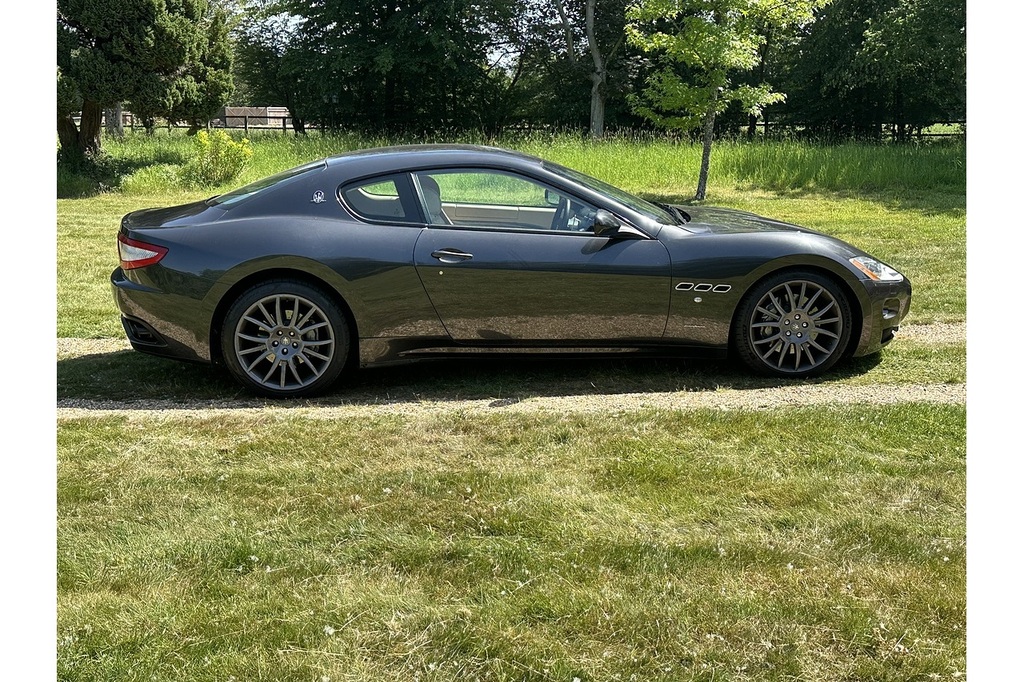 Maserati GranTurismo 4.7L S White #10