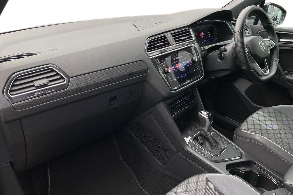 Volkswagen Tiguan 1.5 Tsi R-line Dsg Euro 6 Ss SB72BXE Black #2