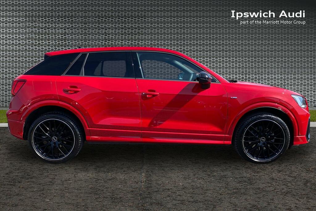 Audi Q2 1.5 Tfsi Cod 35 Black Edition Suv S Tro AY75UFC Red #4