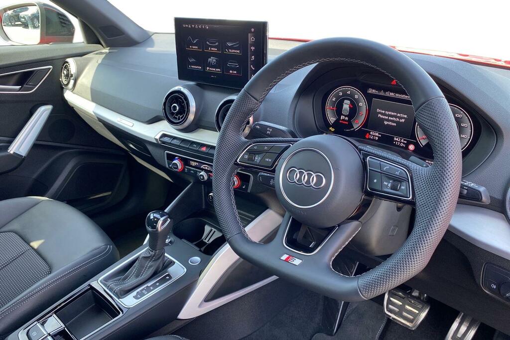 Audi Q2 1.5 Tfsi Cod 35 Black Edition Suv S Tro AY75UFC Red #6