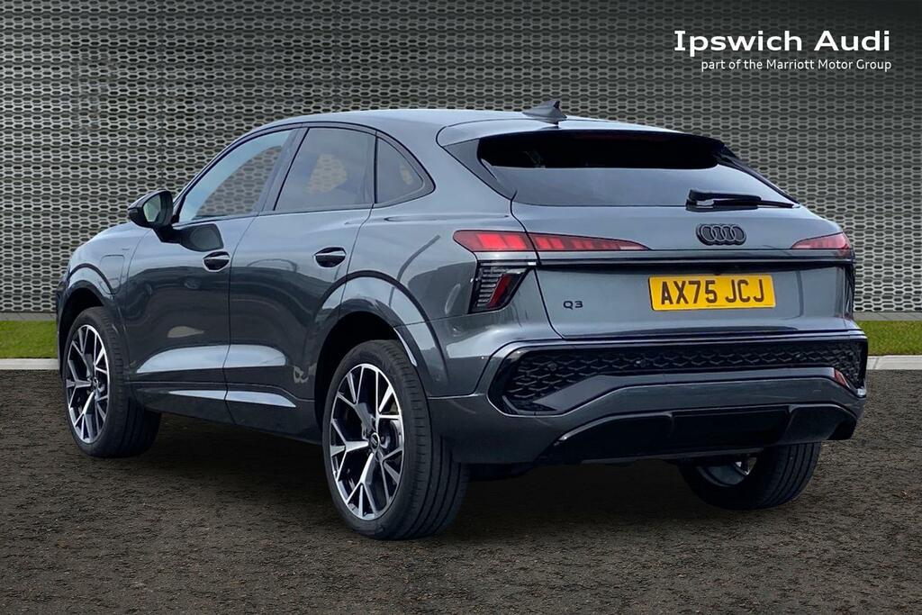 Audi Q3 1.5 E-hybrid Launch Edition Sportback P AX75JCJ Grey #3