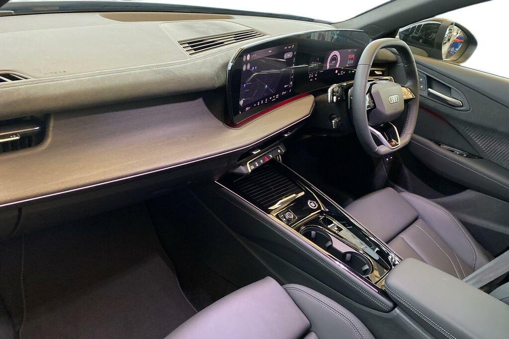 Audi Q3 1.5 E-hybrid Launch Edition Sportback P AX75JCY Blue #2