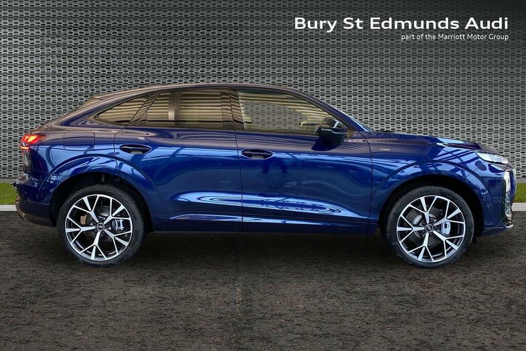 Audi Q3 1.5 E-hybrid Launch Edition Sportback P AX75JCY Blue #4