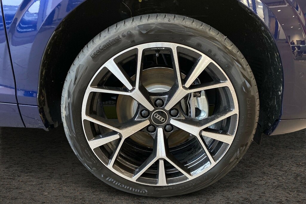 Audi Q3 1.5 E-hybrid Launch Edition Sportback P AX75JCY Blue #5