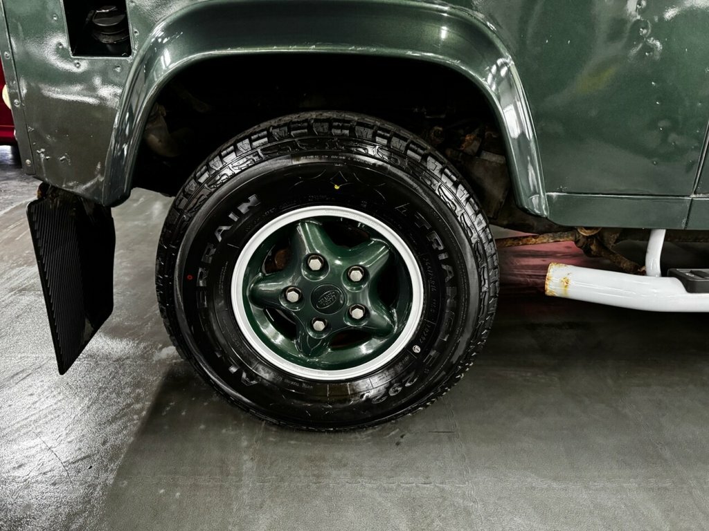 Land Rover Defender 90 Suv Green #5