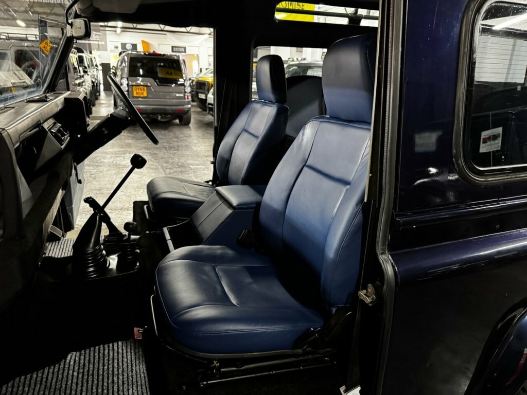 Land Rover Defender 90 4C Reg Dt Blue #18
