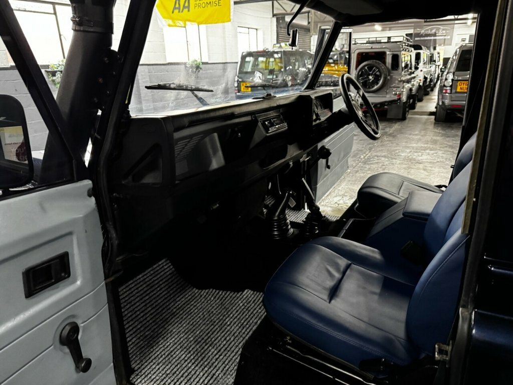 Land Rover Defender 90 4C Reg Dt Blue #15