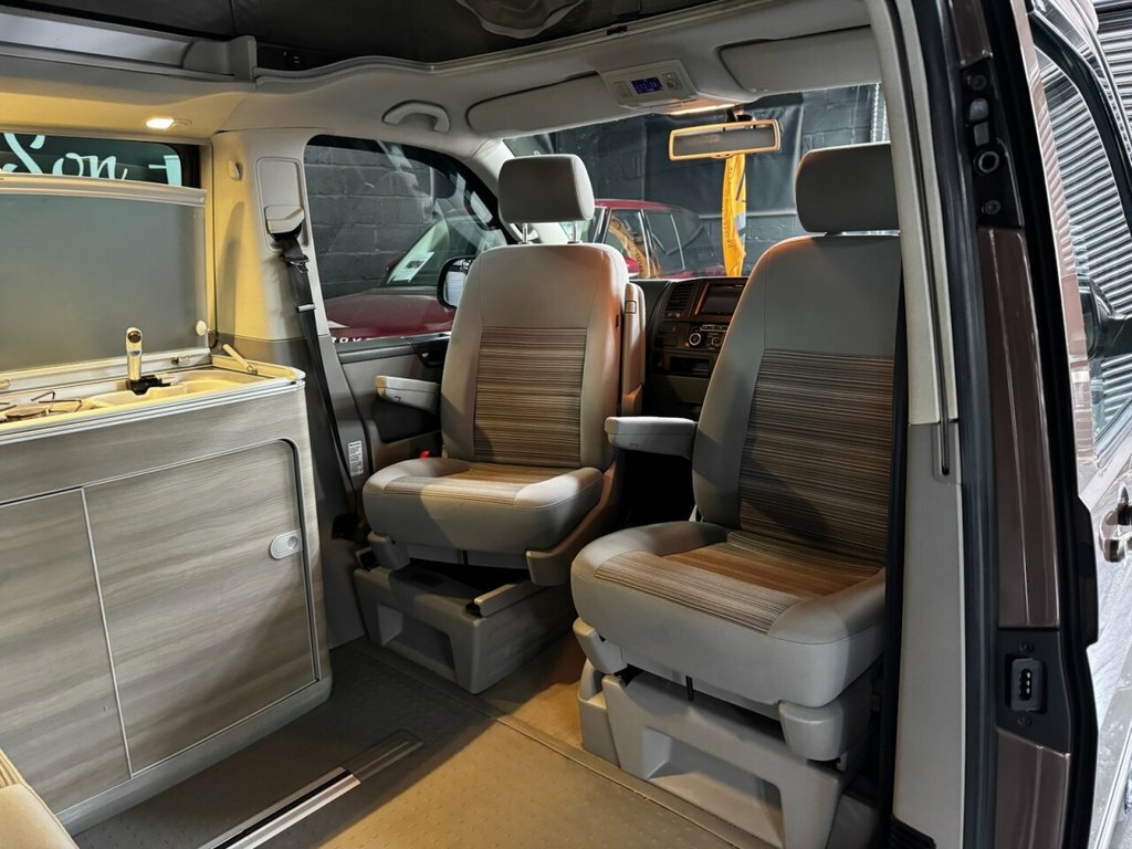 Volkswagen California Mpv DA11KGG Brown #5