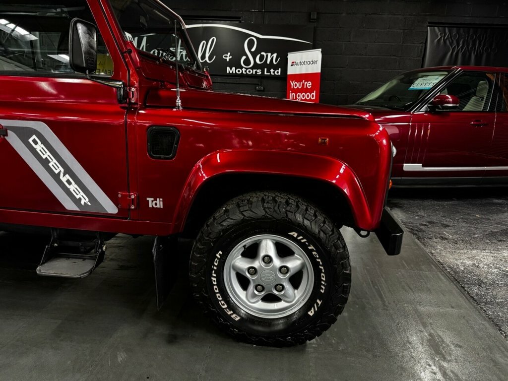 Land Rover Defender 90 Suv Red #3