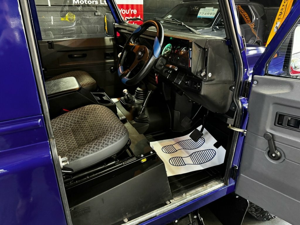 Land Rover Defender 90 Suv Green #7