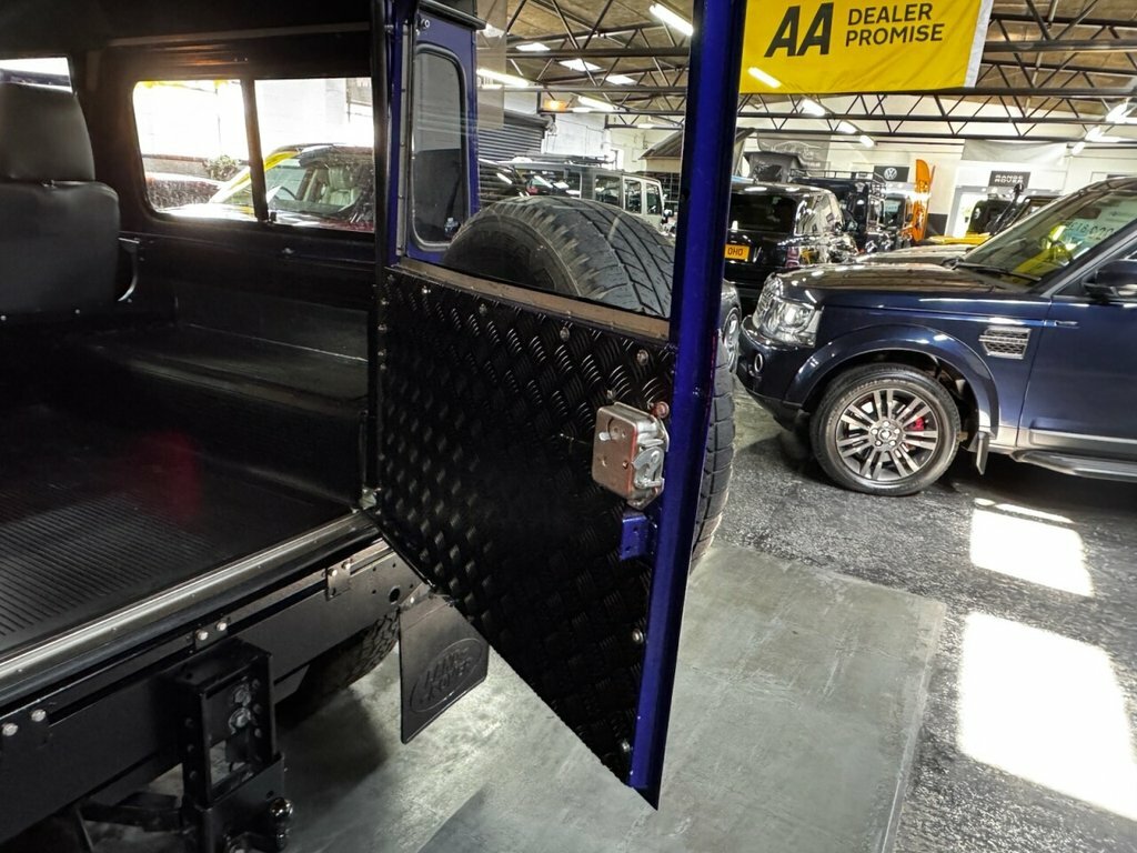 Land Rover Defender 90 Suv Green #13