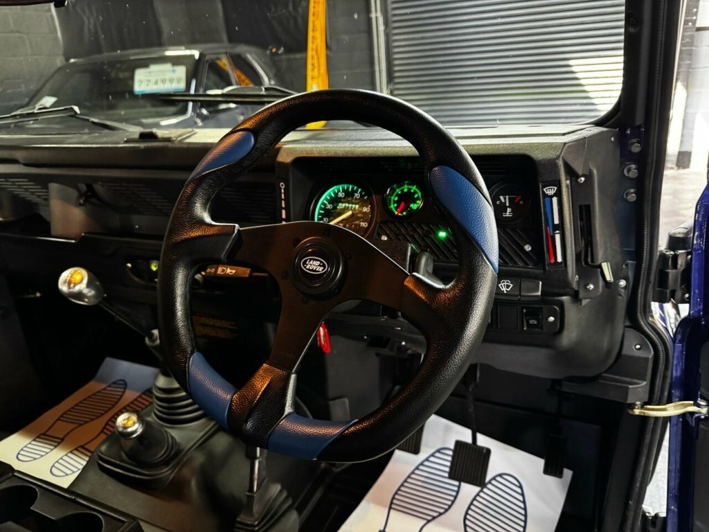 Land Rover Defender 90 Suv Green #9