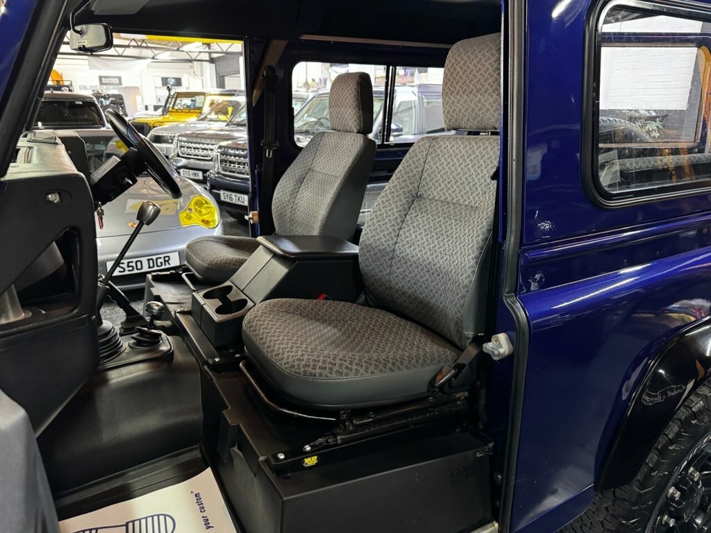 Land Rover Defender 90 Suv Green #14