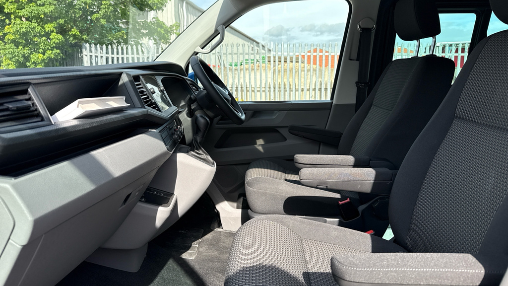 Volkswagen Transporter Transporter 2.0 Bitdi 204 Highline Kombi Van Dsg White #2
