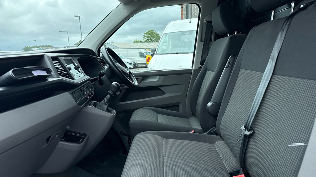 Volkswagen Transporter Transporter 2.0 Tdi 110 Startline Van BL72YEY White #2
