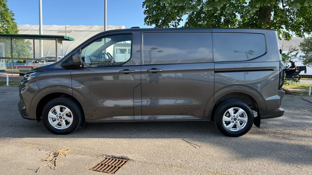 Ford Transit Custom Transit Custom 2.0 Ecoblue 136Ps H1 Van Limited YM74XNL Grey #4