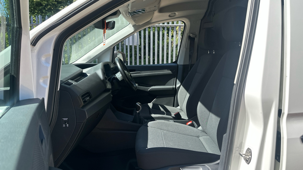 Volkswagen Caddy Caddy 2.0 Tdi 102Ps Commerce Plus Van AD72CZZ White #2