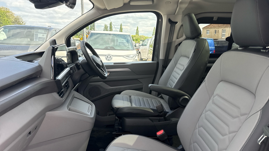 Volkswagen Transporter Shuttle Shuttle Style Swb 170 Ps 2.0 Tdi 8Sp  #2