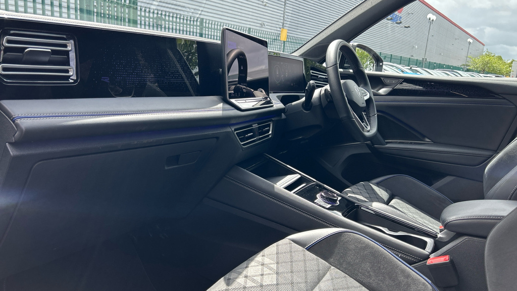Volkswagen Tiguan Tiguan 1.5 Etsi 150 R-line Dsg KT25YBH Black #2