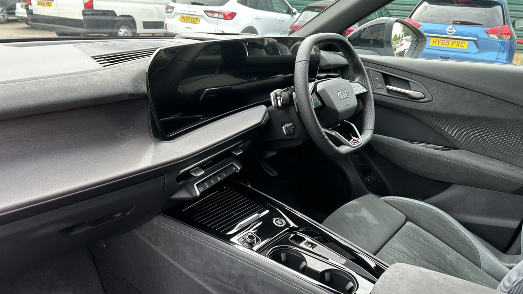 Audi Q3 Q3 1.5 E-hybrid Launch Edition Plus S Tronic White #2