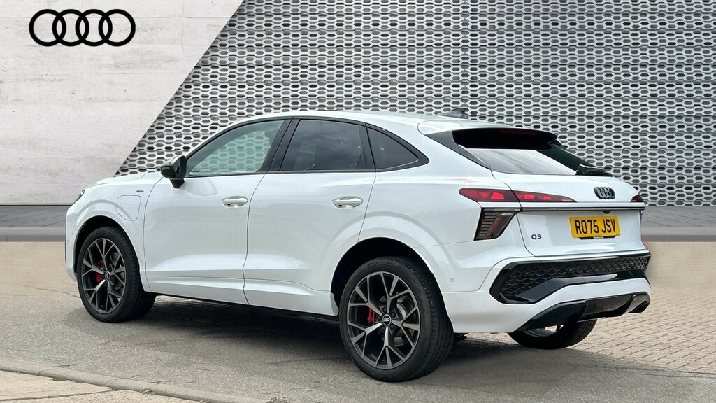 Audi Q3 Q3 1.5 E-hybrid Launch Edition Plus S Tronic White #3