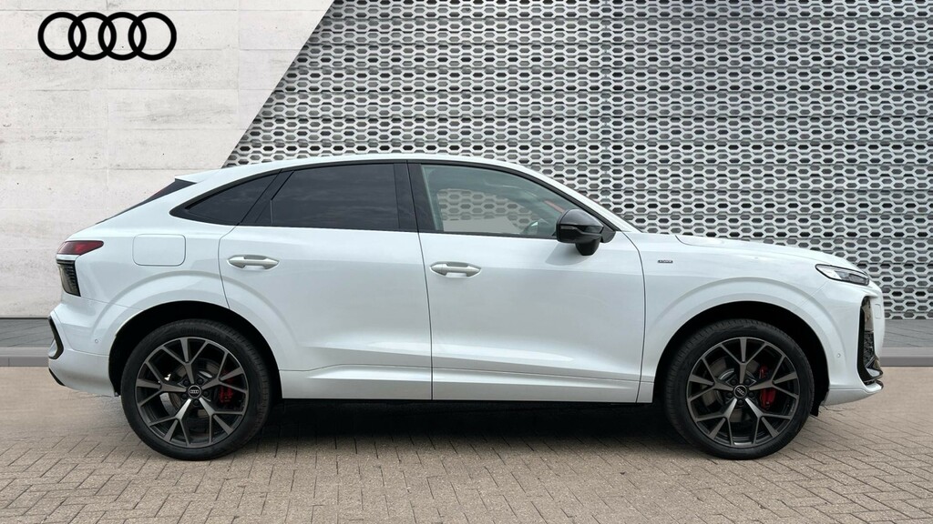Audi Q3 Q3 1.5 E-hybrid Launch Edition Plus S Tronic White #4