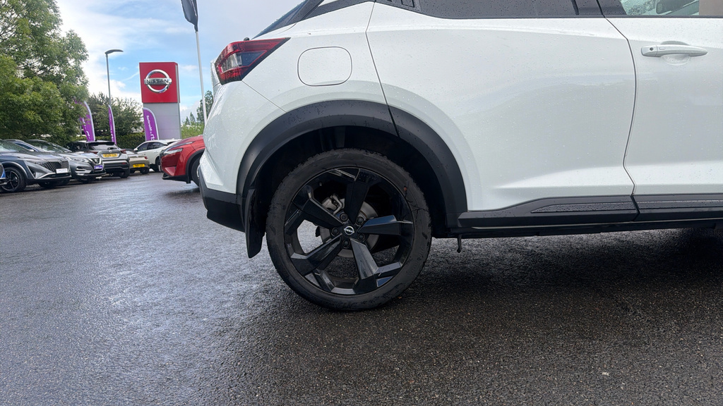 Nissan Juke Juke 1.6 Hybrid Tekna LV75OXL White #4