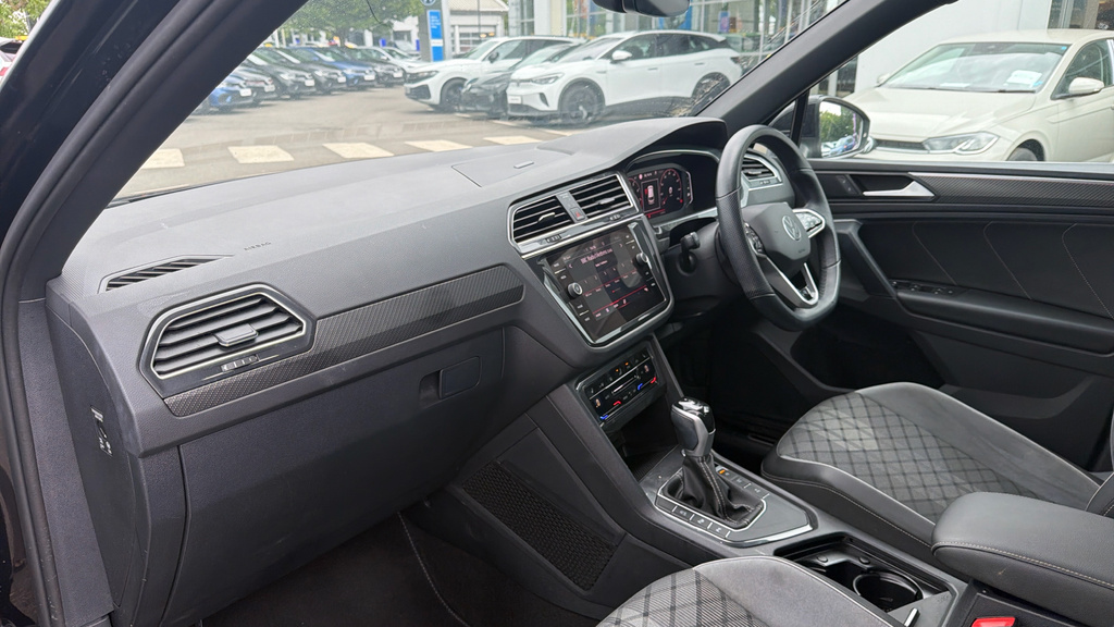 Volkswagen Tiguan Tiguan 1.5 Tsi 150 R-line Dsg OY23MUV Black #2