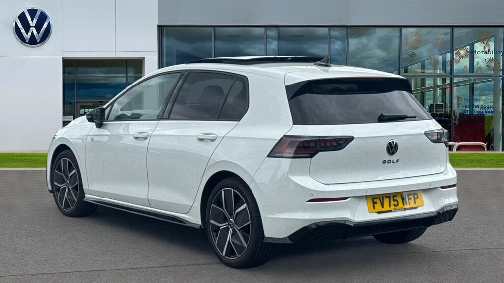 Volkswagen Golf Golf 1.5 Black Edition Etsi 150Ps Dsg FV75WFP White #3