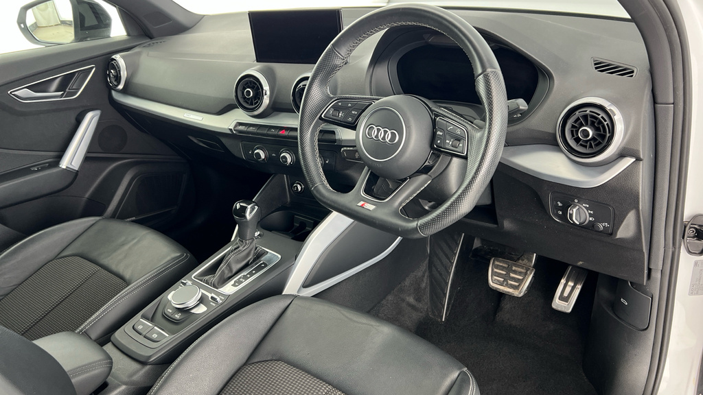 Audi Q2 Q2 35 Tfsi Black Edition S Tronic Cs White #6