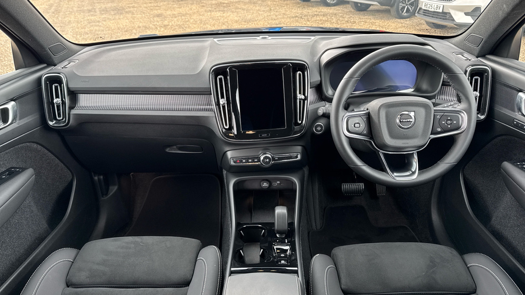 Volvo XC40 Xc40 2.0 B4p Plus Black Edition CP25AUJ Black #5