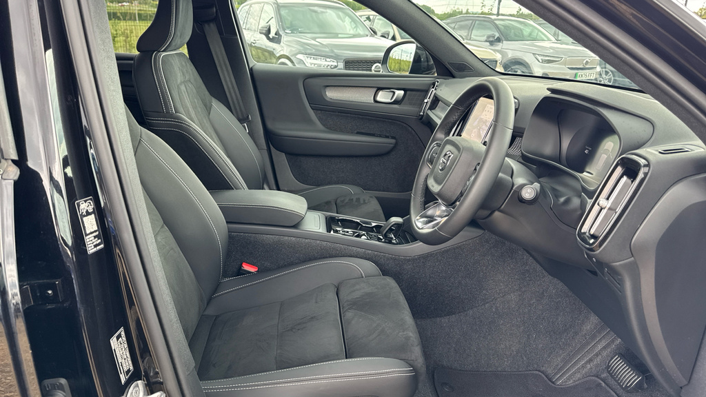 Volvo XC40 Xc40 2.0 B4p Plus Black Edition CP25AUJ Black #6