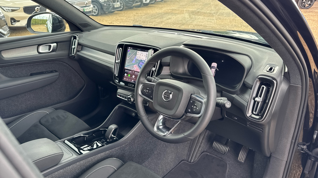 Volvo XC40 Xc40 2.0 B4p Plus Black Edition CP25AUJ Black #4