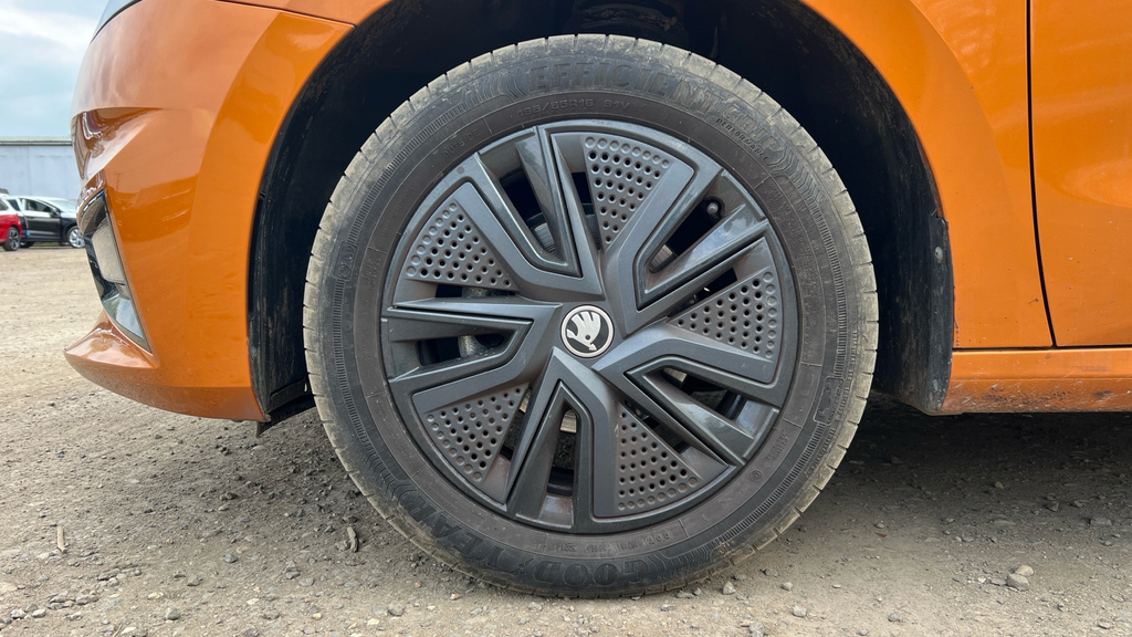 Skoda Fabia Fabia 1.0 Mpi 80 Design Edition KP25UVX Orange #5