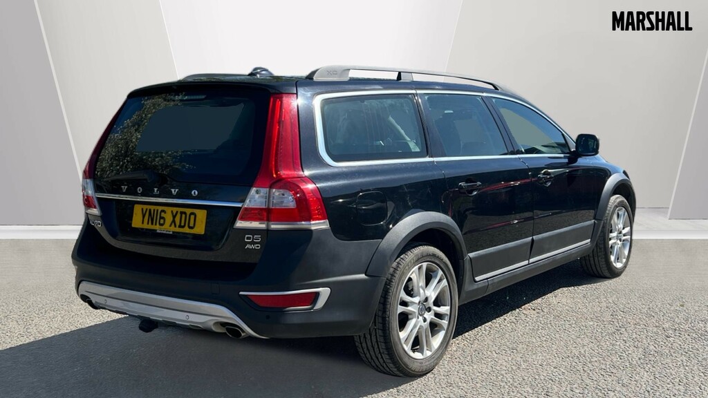 Volvo XC70 Xc70 D5 215 Se Lux Awd Geartronic Black #2