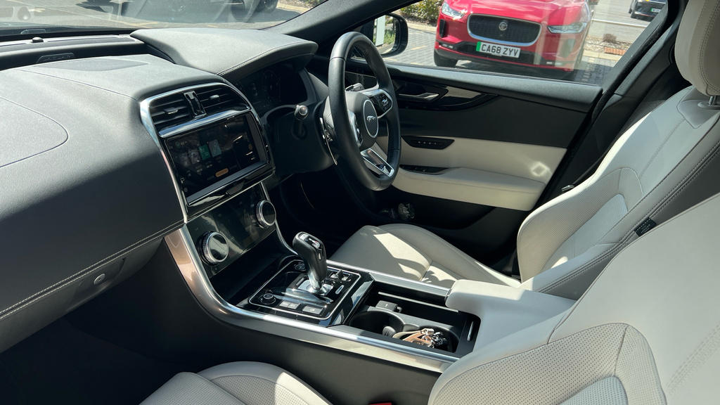 Jaguar XE Xe 2.0 D200 R-dynamic Se Black Black #3