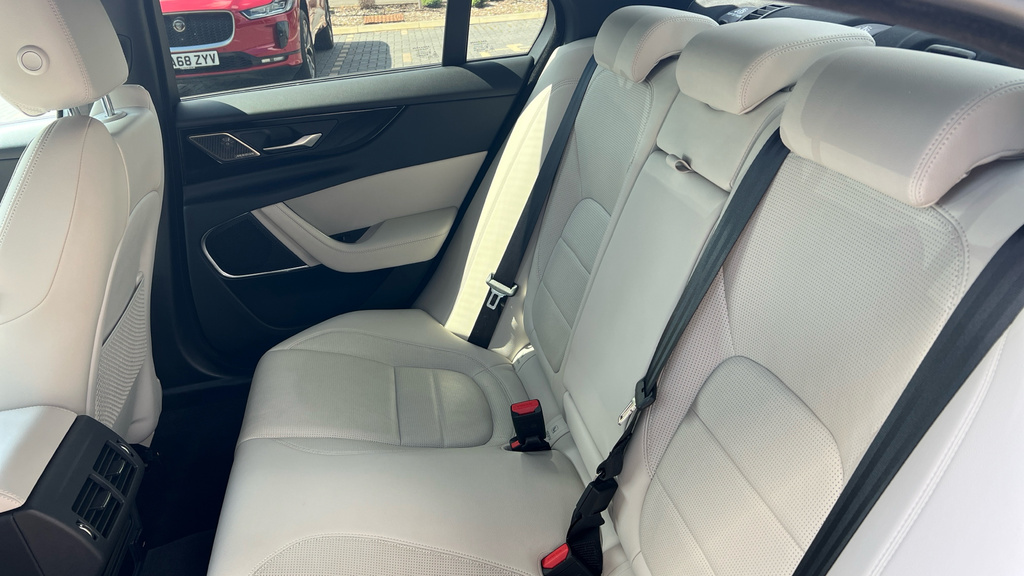 Jaguar XE Xe 2.0 D200 R-dynamic Se Black Black #4