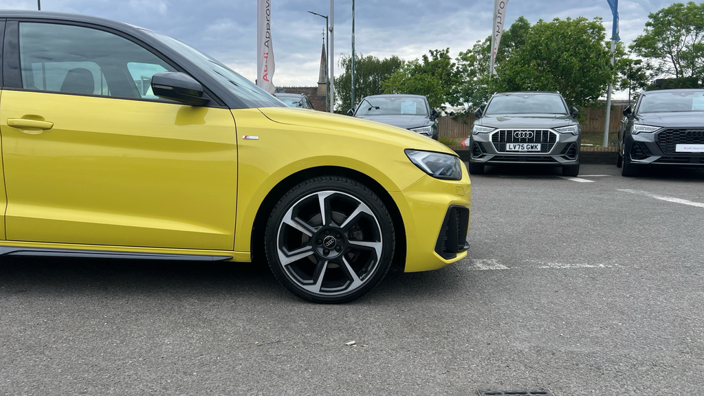 Audi A1 A1 35 Tfsi S Line Contrast Edition S Tronic RA19MFJ Yellow #5