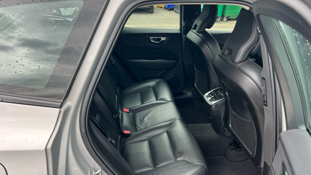 Volvo XC60 Xc60 2.0 B4p Plus Dark Geartronic ND72WKH Silver #6