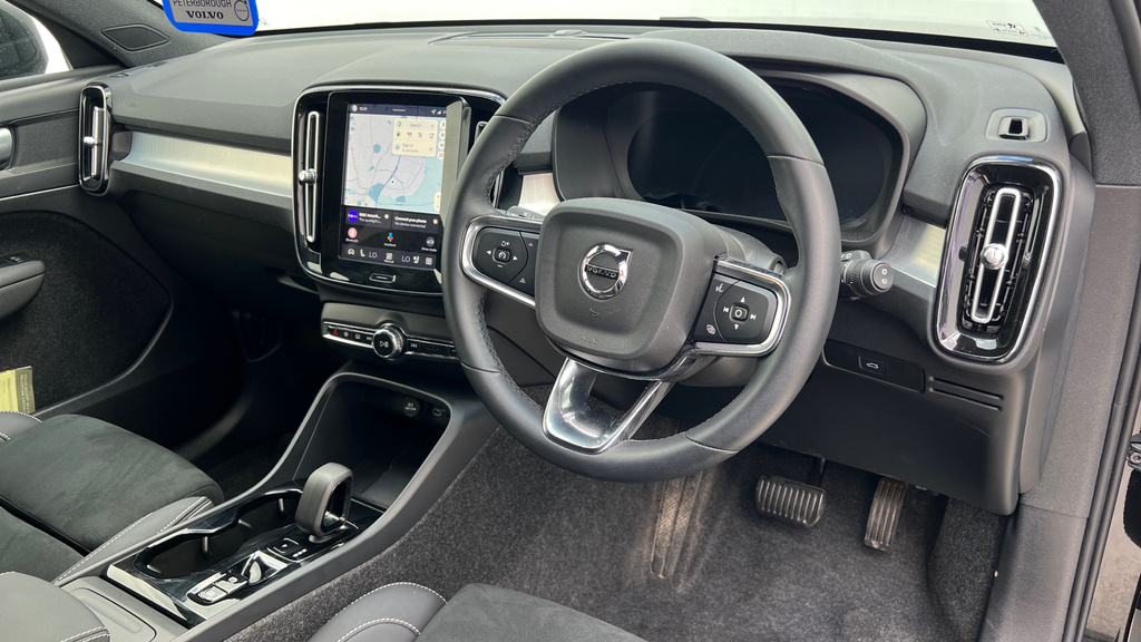 Volvo XC40 Xc40 2.0 B3p Plus Black Edition FL75CCV Black #4