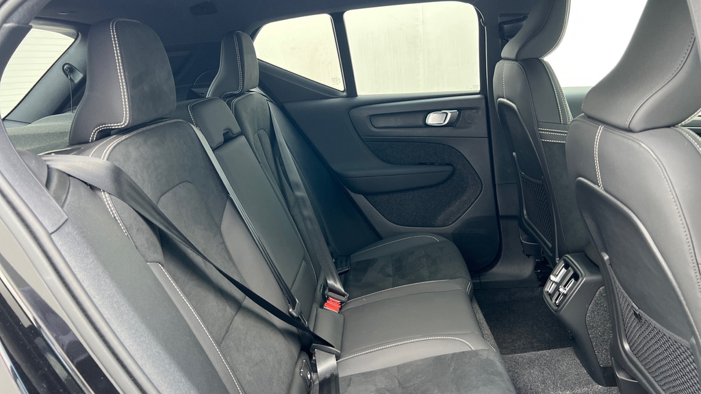 Volvo XC40 Xc40 2.0 B3p Plus Black Edition FL75CCV Black #6