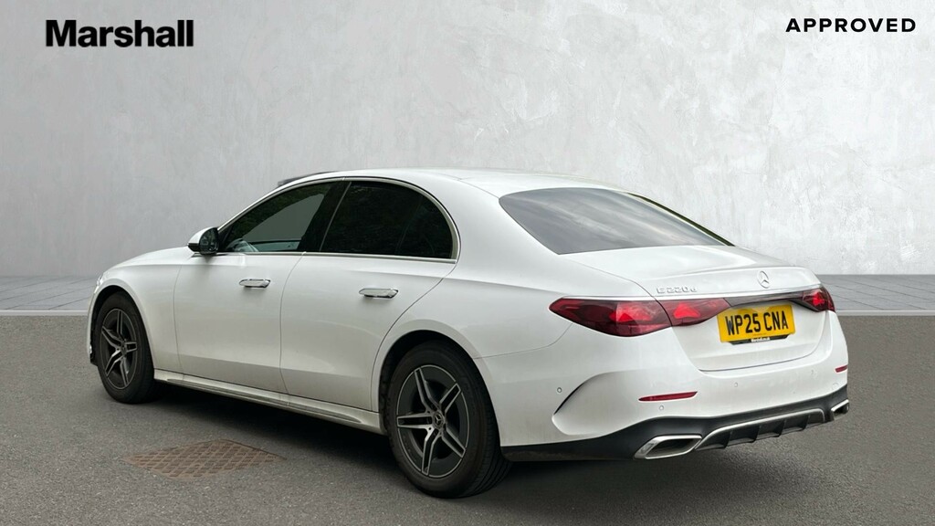 Mercedes-Benz E Class E Class E220d Amg Line 9G-tronic WP25CNA White #2