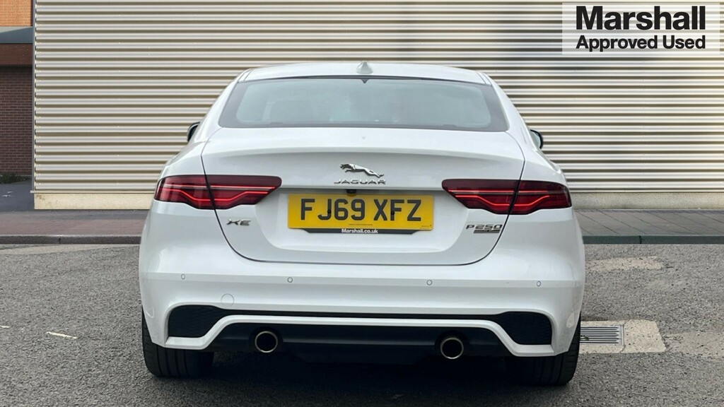 Jaguar XE Xe 2.0 R-dynamic Se FJ69XFZ White #4